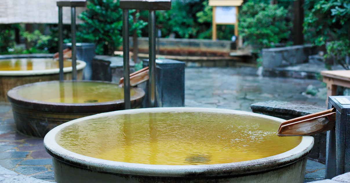 pot-shaped baths